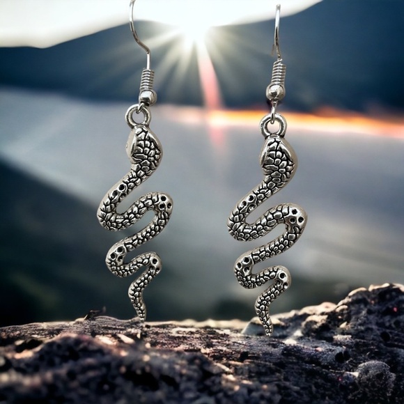 New Silver Tone Serpent Punk Goth Rock Dangle Earrings - Picture 1 of 5